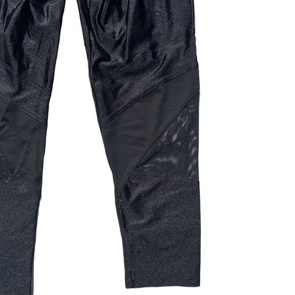 PINK Victoria's Secret Black Ultimate Yoga Mesh Capri Crop Legging Size Large - Picture 11 of 14